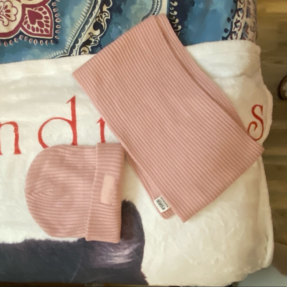 VS beanie and scarf set